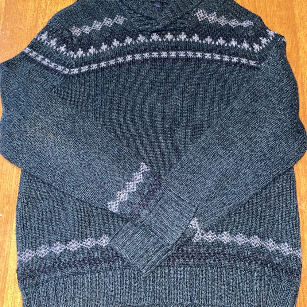 American Eagle Outfitters Gray Crewneck Sweater with Geometric Pattern